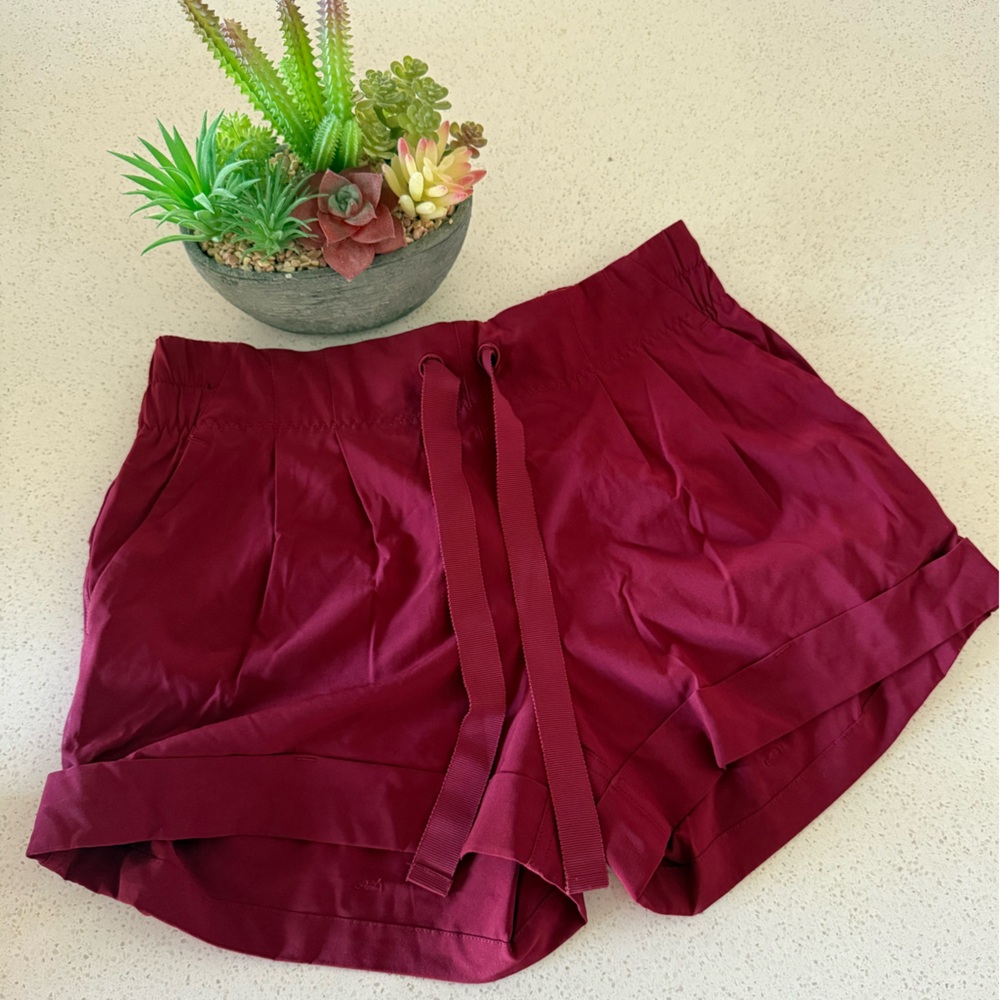 Lululemon casual burgundy short